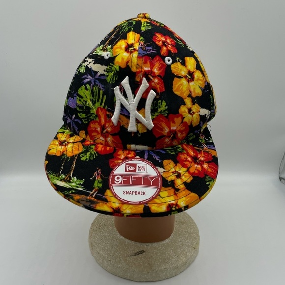 NWOT Era 9Fifty Yankees Floral Cap - Picture 2 of 7